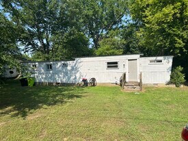 206 Bryan St in South Hill, VA - Building Photo