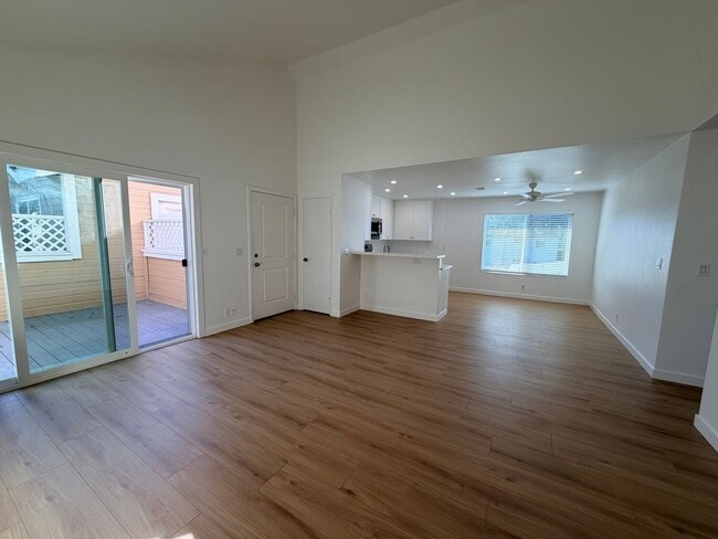 517 W Williamson Ave in Fullerton, CA - Foto de edificio - Building Photo