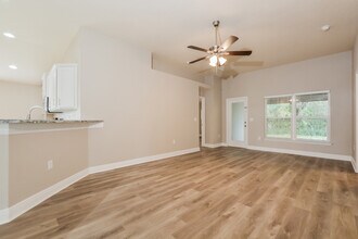 804 Chelsea Ave in Fruitland Park, FL - Foto de edificio - Building Photo