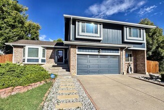 18203 E Berry Dr in Centennial, CO - Building Photo - Building Photo