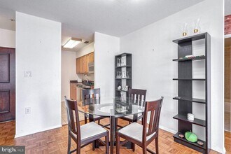 4801 Fairmont Ave in Bethesda, MD - Foto de edificio - Building Photo