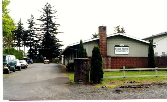 Cedar Manor in Portland, OR - Building Photo