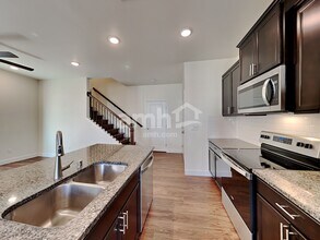 33047 Lookout Ln in Black Diamond, WA - Building Photo - Building Photo