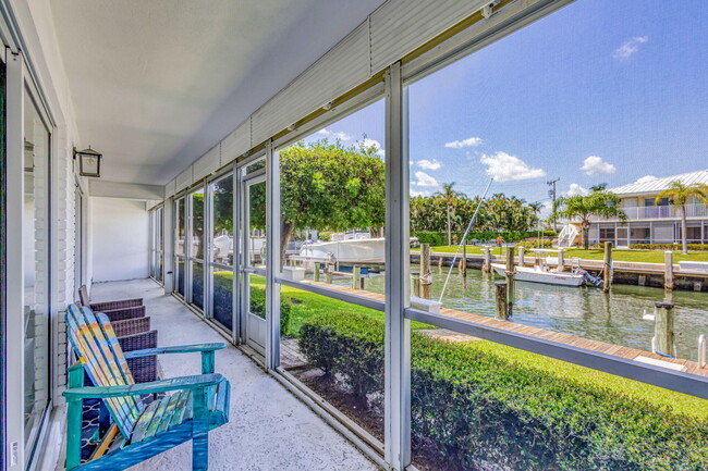 68 Yacht Club Dr in North Palm Beach, FL - Foto de edificio - Building Photo