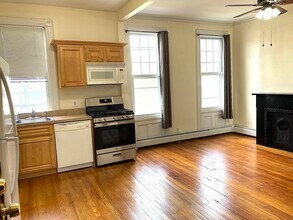 132 Griffith St in Jersey City, NJ - Building Photo - Building Photo
