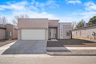 444 Deserts Dr in Socorro, TX - Building Photo