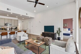 127 Carondelet St in New Orleans, LA - Building Photo - Building Photo