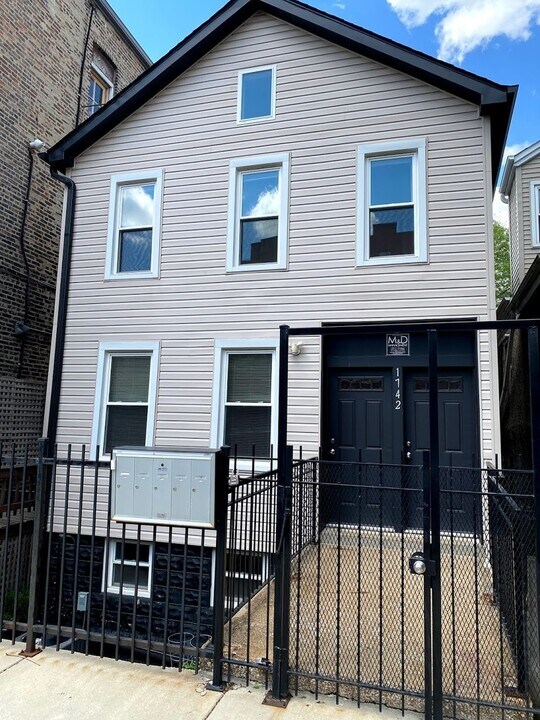 1742 W 18th St in Chicago, IL - Building Photo