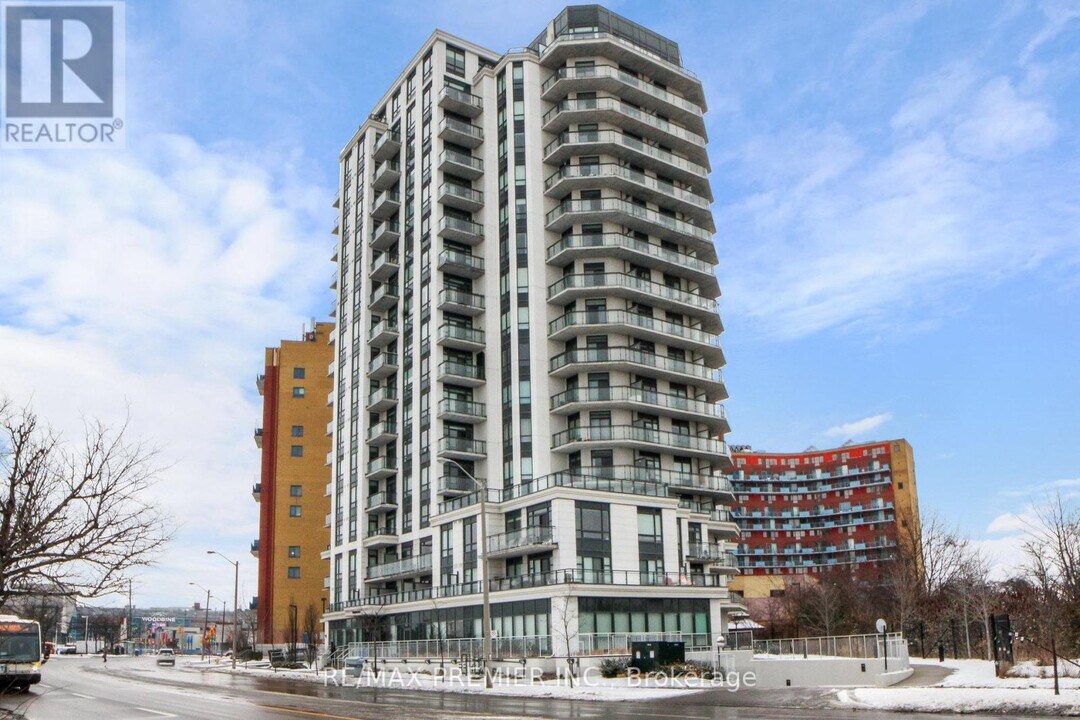 840-840 Queens Plate Dr in Toronto, ON - Building Photo