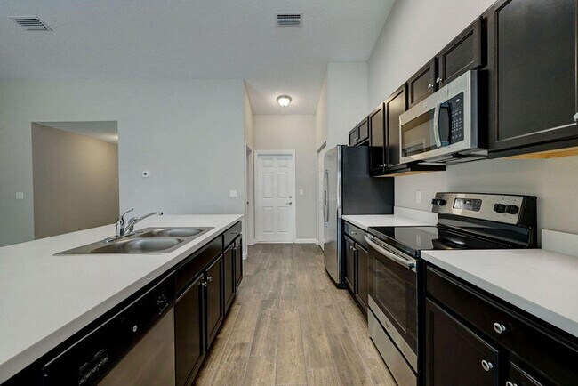 406 SW Fields Ave in Port St. Lucie, FL - Building Photo - Building Photo