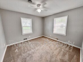 4433 Sterling Ave in Kansas City, MO - Foto de edificio - Building Photo