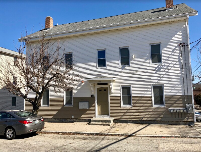 122 Juniper St, Unit 1 in East Providence, RI - Building Photo