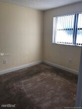 9941 Nob Hill Ct in Sunrise, FL - Foto de edificio - Building Photo