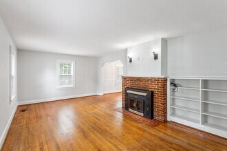 130 Wythe Crescent Dr in Hampton, VA - Building Photo - Building Photo