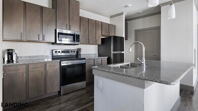 12500 Shadowglen Trce, Unit 4203 in Manor, TX - Foto de edificio - Building Photo