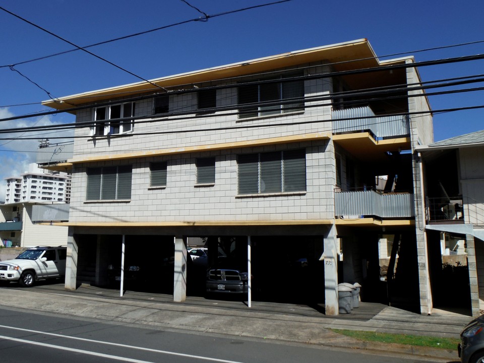 739 University Ave in Honolulu, HI - Building Photo