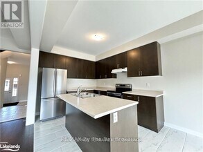 58 Nicort Rd in Wasaga Beach, ON - Building Photo - Building Photo