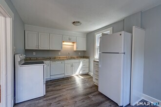 12 Addison Rd in Glastonbury, CT - Building Photo - Building Photo