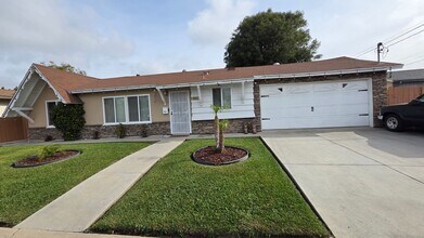 901 Elkelton Blvd in Spring Valley, CA - Building Photo - Building Photo