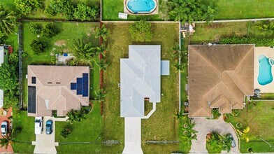 543 SW McComb Ave in Port St. Lucie, FL - Building Photo - Building Photo