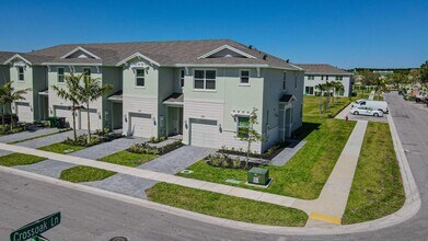 503 SE Rivergrass St in Port St. Lucie, FL - Building Photo - Building Photo