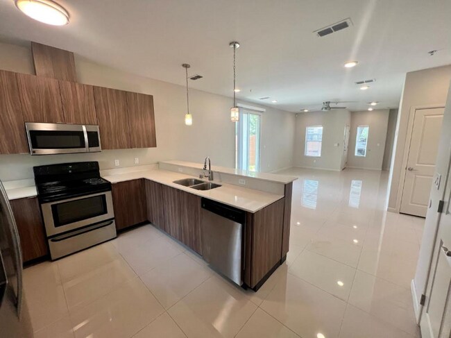 1021 E la Cantera Ave in McAllen, TX - Building Photo - Building Photo