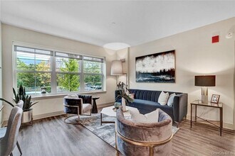 92 Blauvelt Wy in Suffern, NY - Building Photo - Building Photo