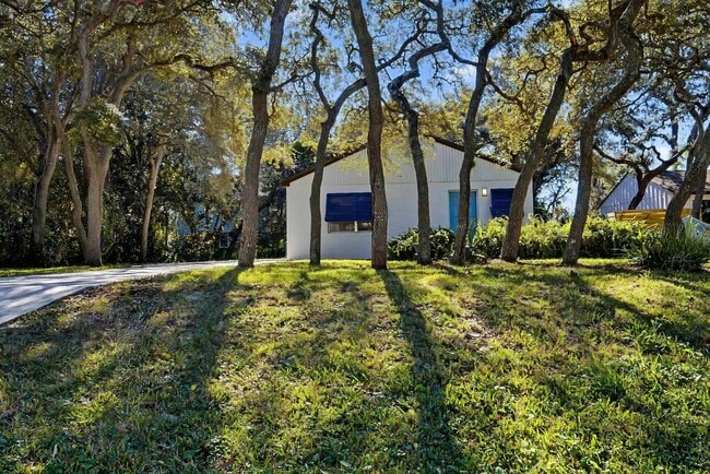 property at 235 Boulevard Des Pins