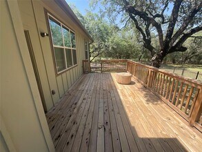 313 Bedford Dr in Spicewood, TX - Building Photo - Building Photo