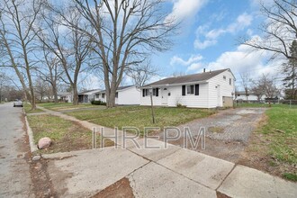 1400 Chesterton Square S in Columbus, OH - Building Photo - Building Photo
