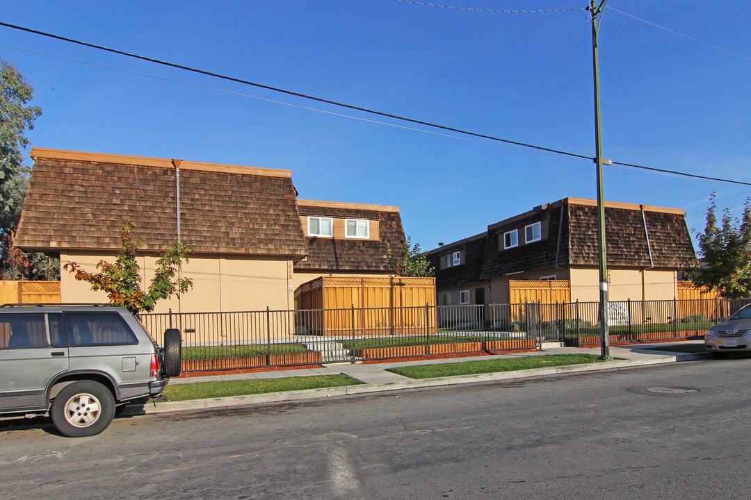 Capitol Townehouses in San Jose, CA - Building Photo