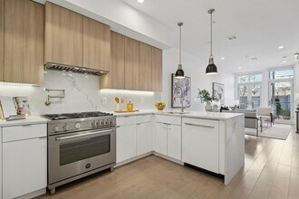 198 Wayne St in Jersey City, NJ - Building Photo - Building Photo
