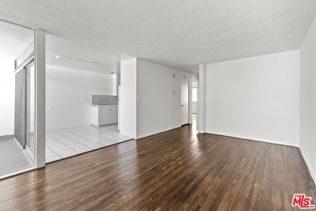 property at 1233 Barry Ave