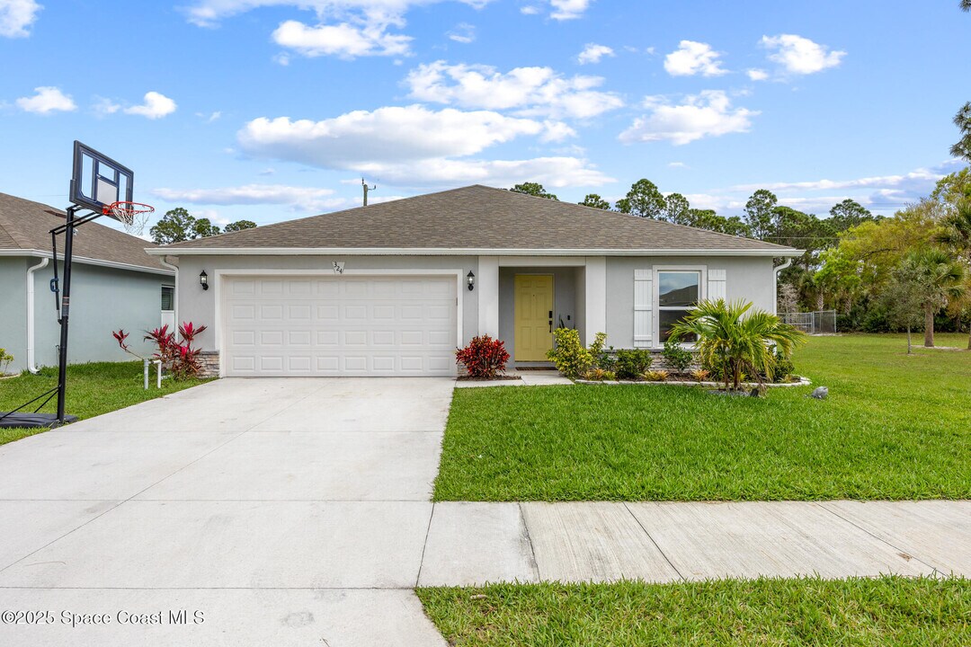 324 Alminar Ave SE in Palm Bay, FL - Building Photo