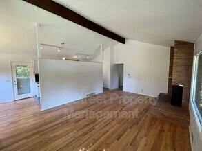 4426 SW 34th Ave in Portland, OR - Building Photo - Building Photo