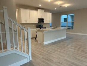 3508 NW Solange Ct in Jensen Beach, FL - Foto de edificio - Building Photo