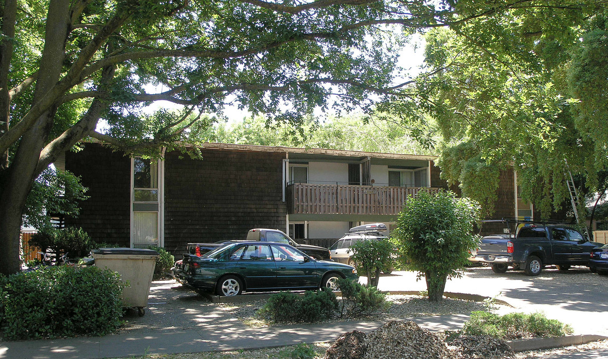 240 2nd St in Davis, CA - Foto de edificio