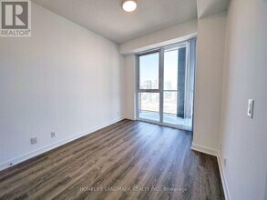 180 Front St E in Toronto, ON - Building Photo - Building Photo