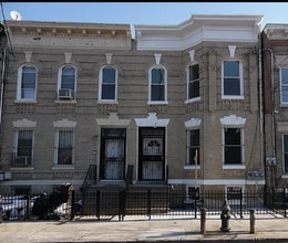 455 Jerome St, Unit #2B in Brooklyn, NY - Building Photo - Building Photo