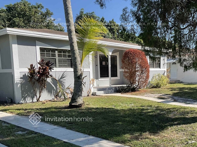 15321 NE 10th Ave in North Miami Beach, FL - Building Photo - Building Photo