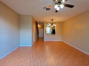 21300 NE 8th Ct-Unit -3005 in Miami, FL - Building Photo - Building Photo