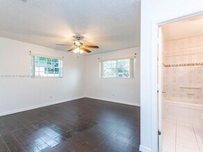 521 SW 64th Way in Pembroke Pines, FL - Building Photo - Building Photo