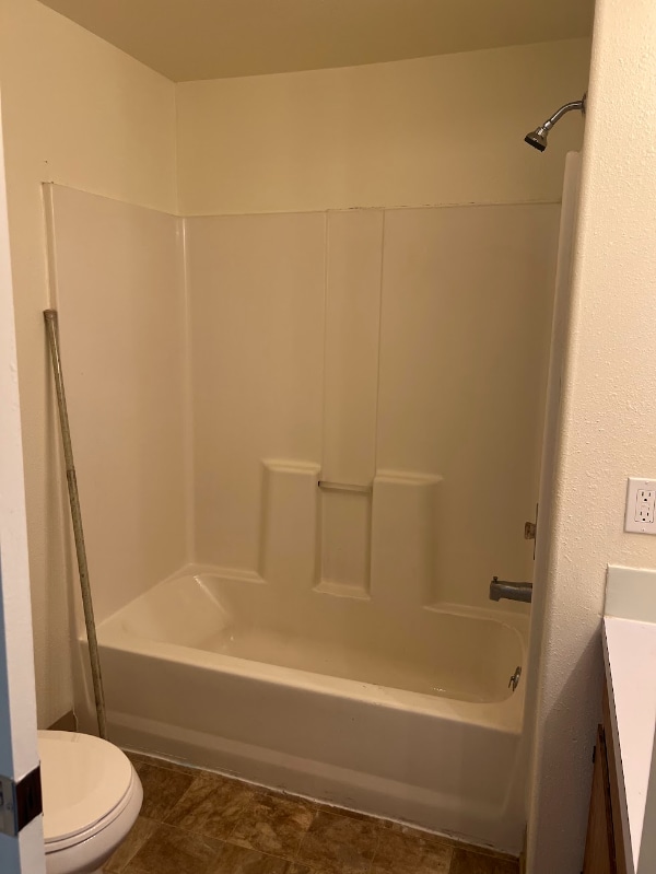 210 S Dawes St in Kennewick, WA - Foto de edificio - Building Photo