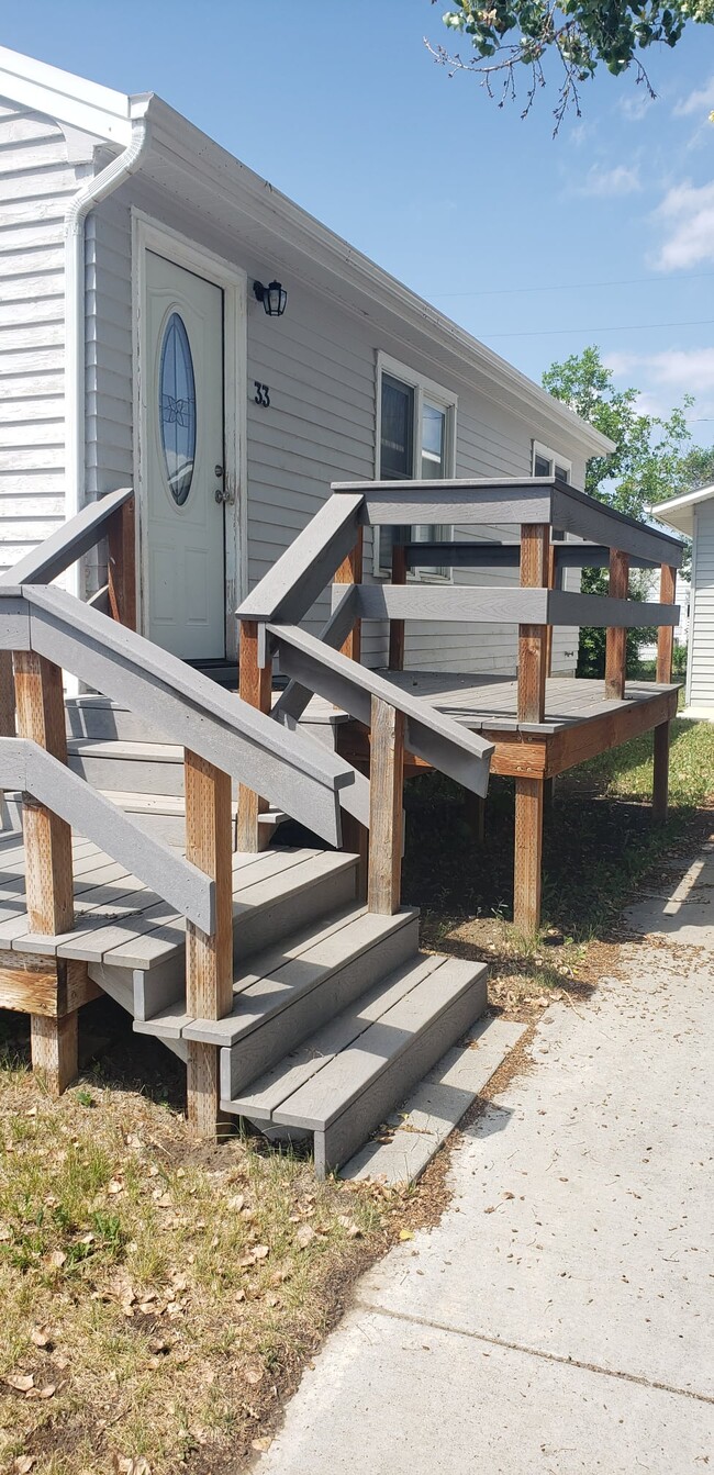 33 W 5th St S in Sunburst, MT - Building Photo - Building Photo