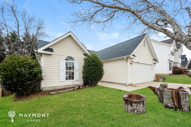 1045 Meadow Glen Cir in Fairburn, GA - Building Photo - Building Photo