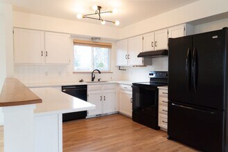 1500 Ashcroft Dr in Longmont, CO - Foto de edificio - Building Photo