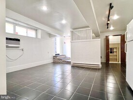 2230 Spruce St in Philadelphia, PA - Building Photo