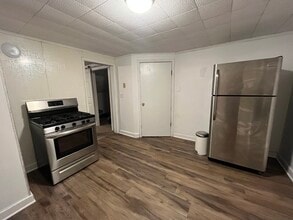 164 Helen St, Unit upper in Cheektowaga, NY - Building Photo - Building Photo
