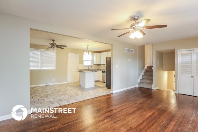 1006 SW Lakeview Blvd in Lee's Summit, MO - Building Photo - Building Photo