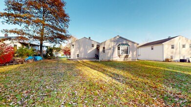 80 Luciani Rd in Woodbridge, CT - Building Photo - Building Photo